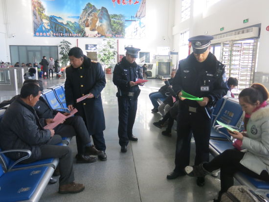 丹东铁路公安处全体干警全力以赴做好春运安保