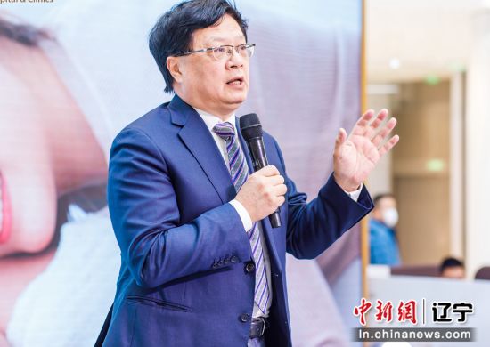 图片6 原中国医科大学附属盛京医院院长郭启勇发表热情洋溢的致辞。