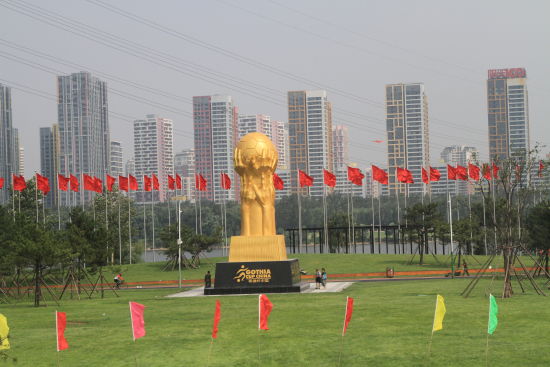 沈阳哥德杯世界足球公园正式开放 有40片足球