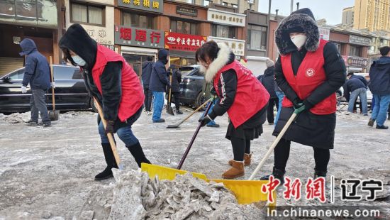 沈阳铁西区：党建引领担使命 为群众扫出一条条“冬日暖心路”
